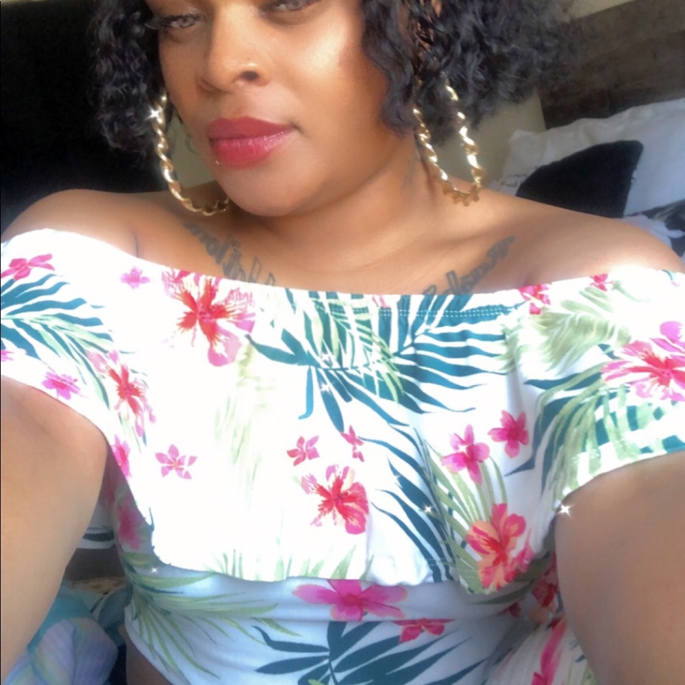 Meet your Posher, Leslie